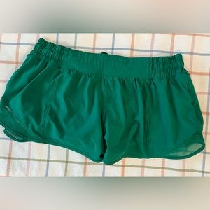 Lululemon Green 2.5” Hotty Hot Shorts Size 10